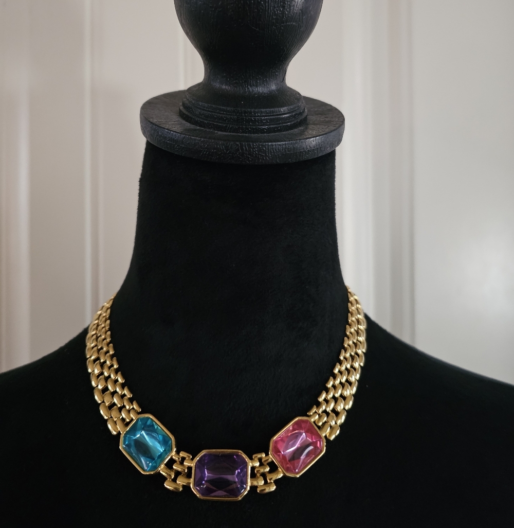 Elegant Goldtone Trifari Cab Panther Chain Necklace with Multicolor Gemstone 16"